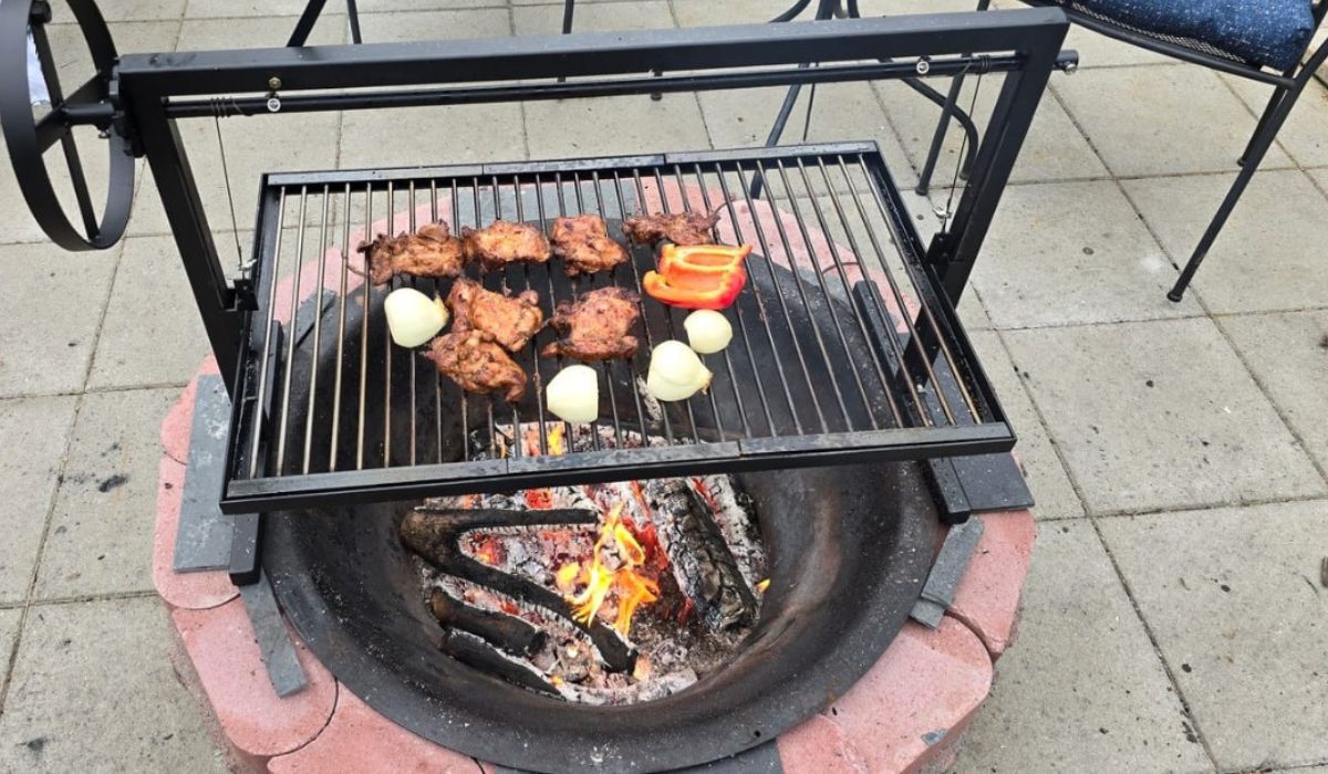 Pellet Grill vs Charcoal Grill