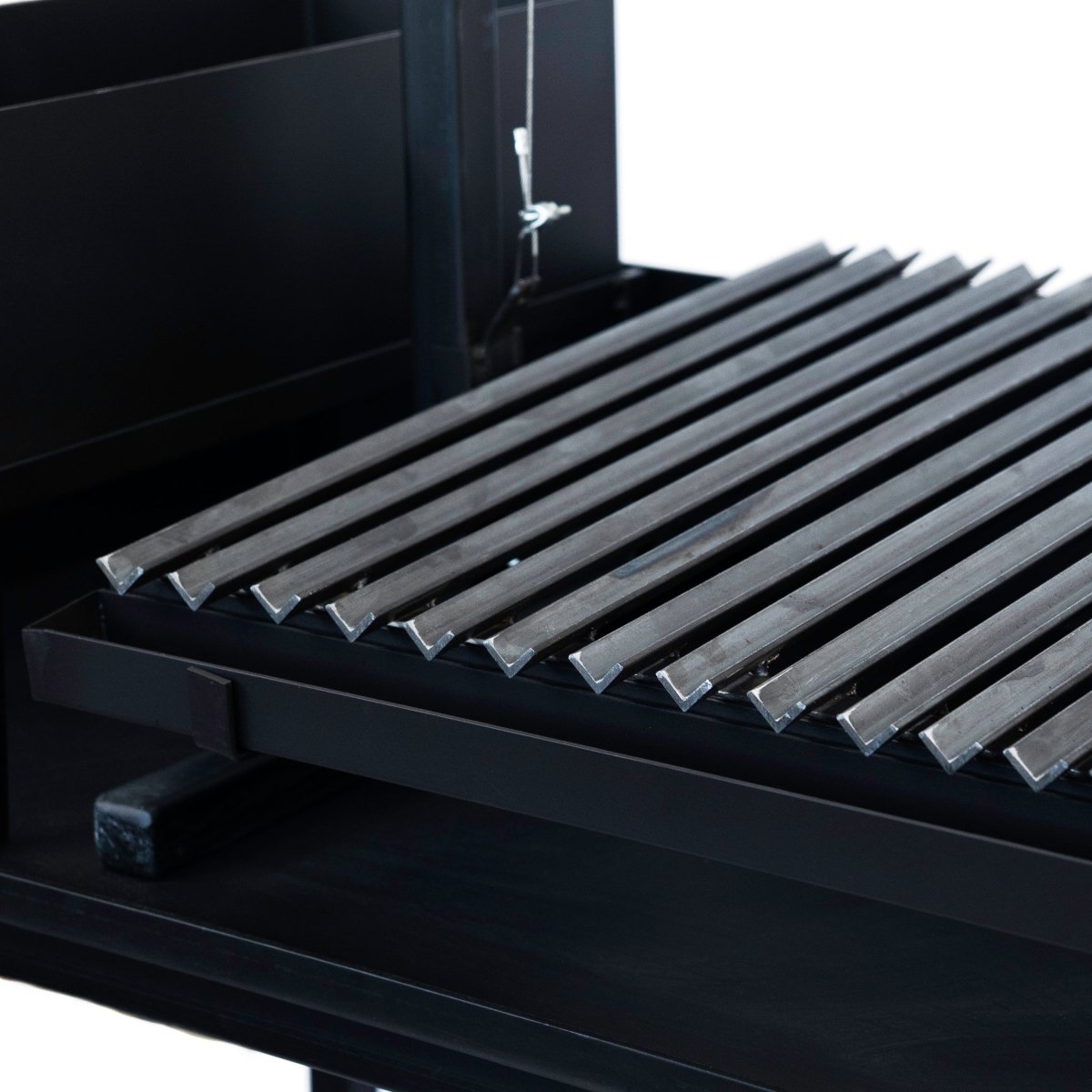 Premium Santa Maria Grill with V - Shaped Grates and CartV ShapeGaucholife