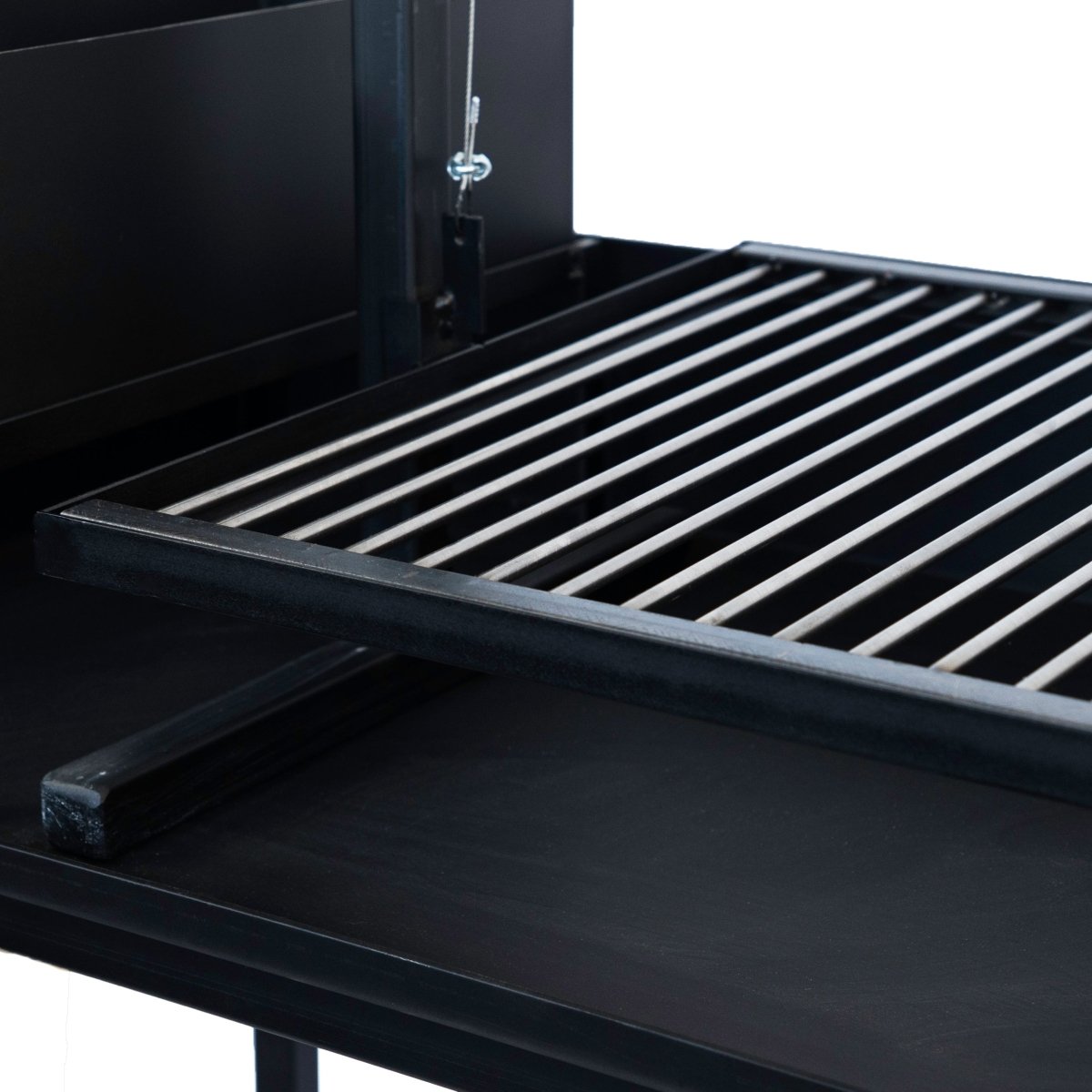 Premium Santa Maria Grill with V - Shaped Grates and CartRound BarsGaucholife