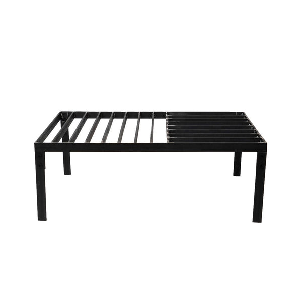 Soportes de cocina para fuego abierto. Construcción de hierro resistente.