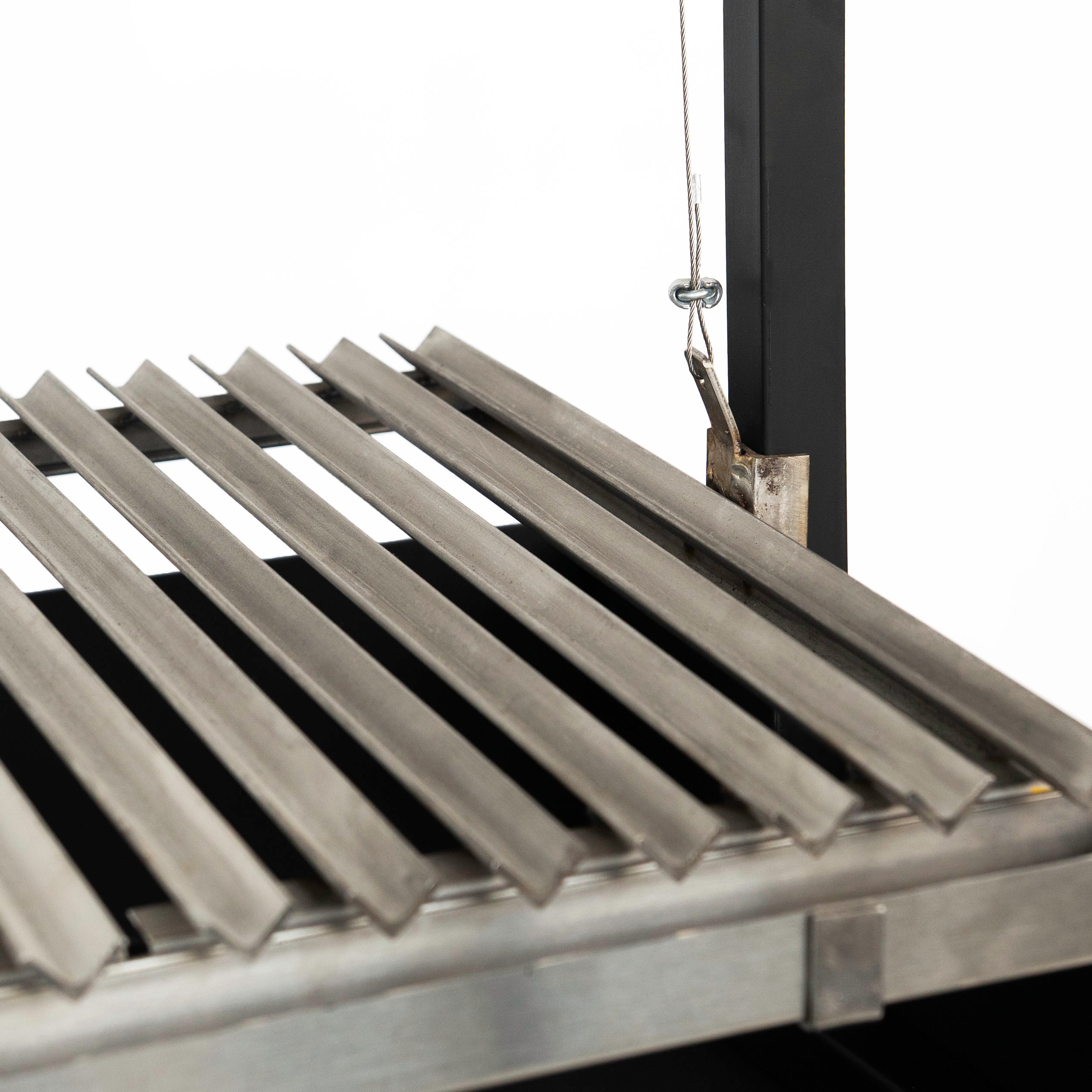 Premium Santa Maria Grill with Inox V-Shaped Grates and Cart