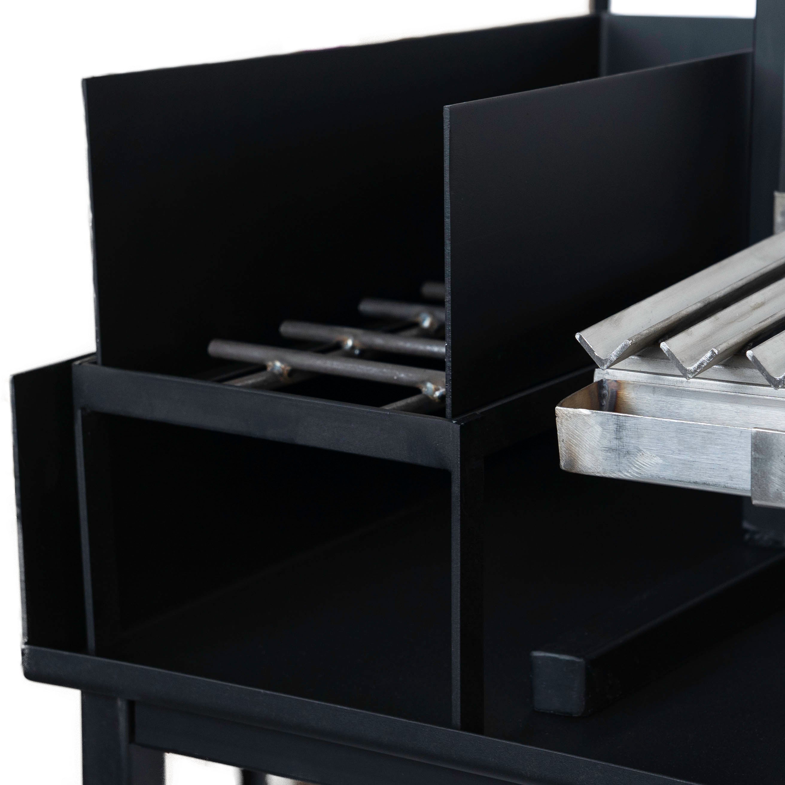 Premium Santa Maria Grill with Inox V-Shaped Grates and Cart