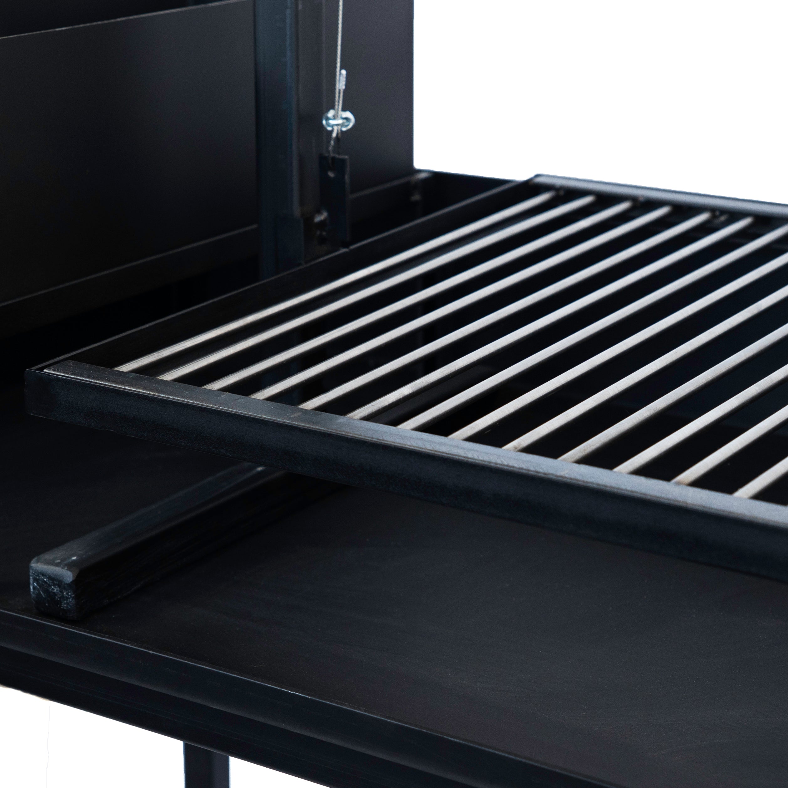 Premium Santa Maria Grill with V-Shaped Grates and Cart