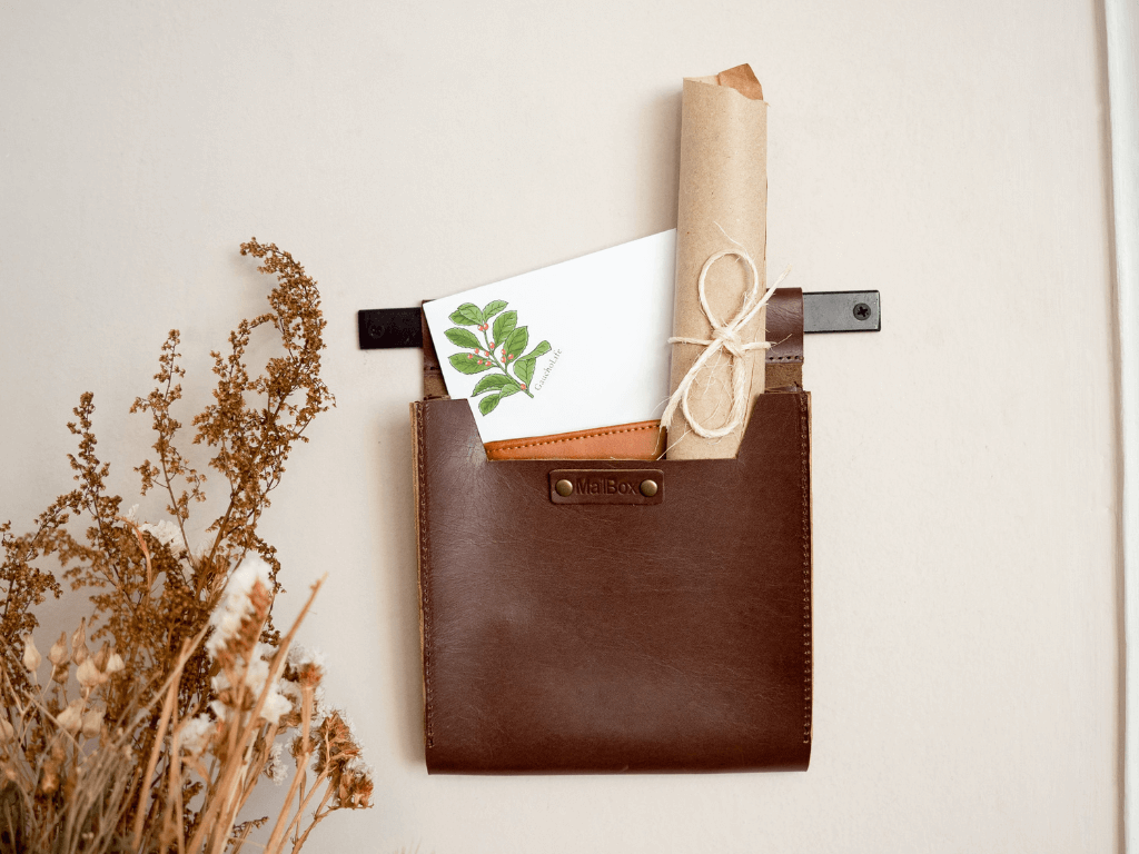 Gaucholife Home Brown Small Leather Wall Pocket Organizer