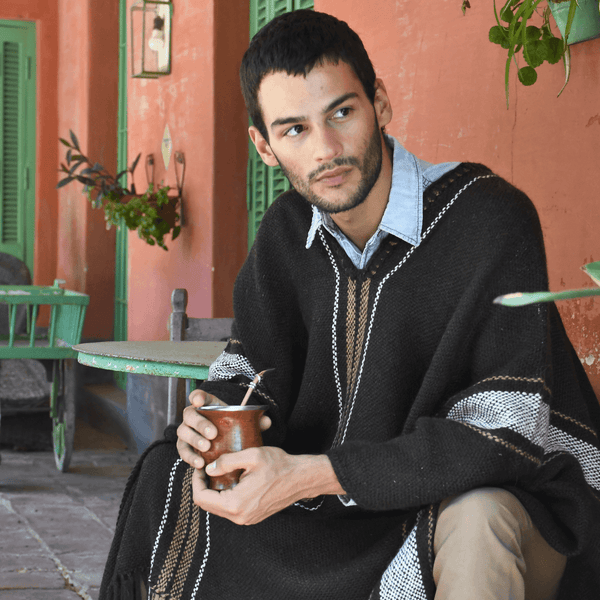 Llama Wool Knitted Poncho (Black)