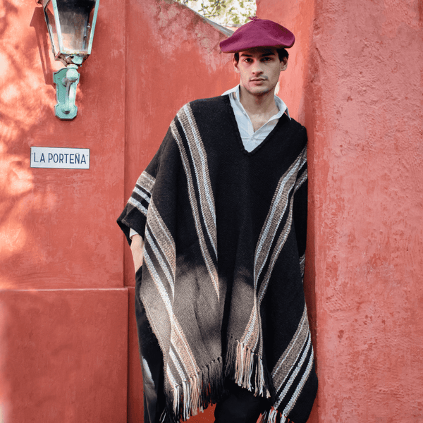 Llama Wool Knitted Poncho (Black2)