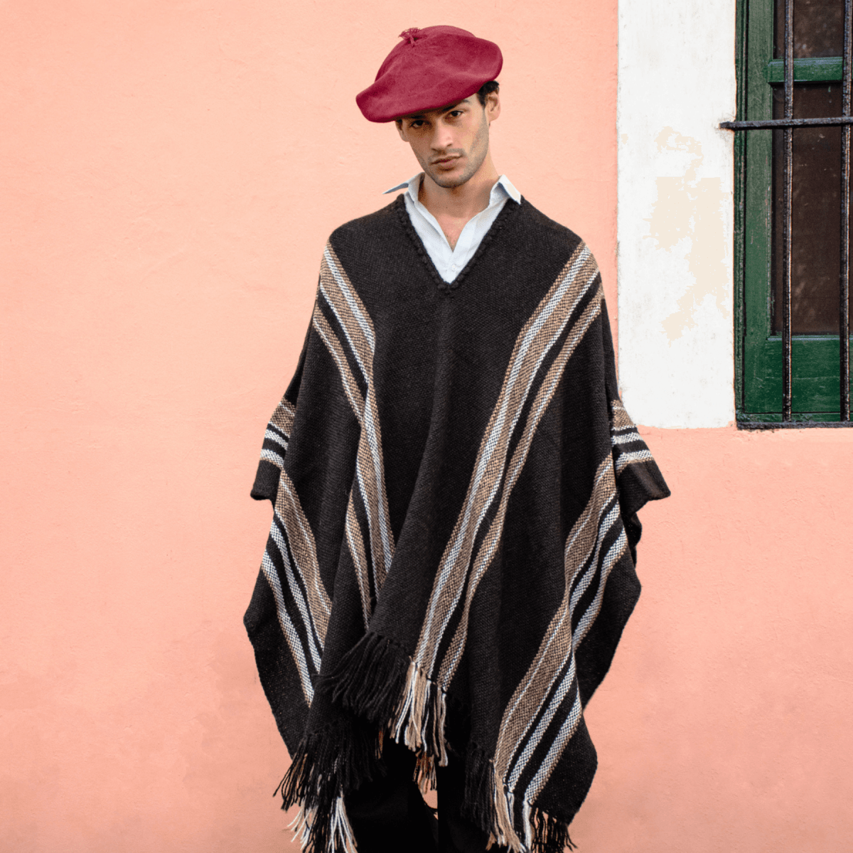 Llama Wool Knitted Poncho (Black2)Gaucholife