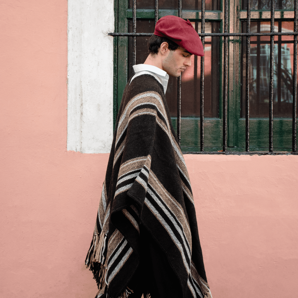 Llama Wool Knitted Poncho (Black2)Gaucholife