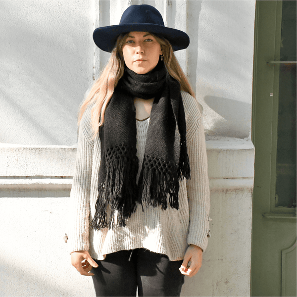 Llama Wool Knitted Scarf (Black)