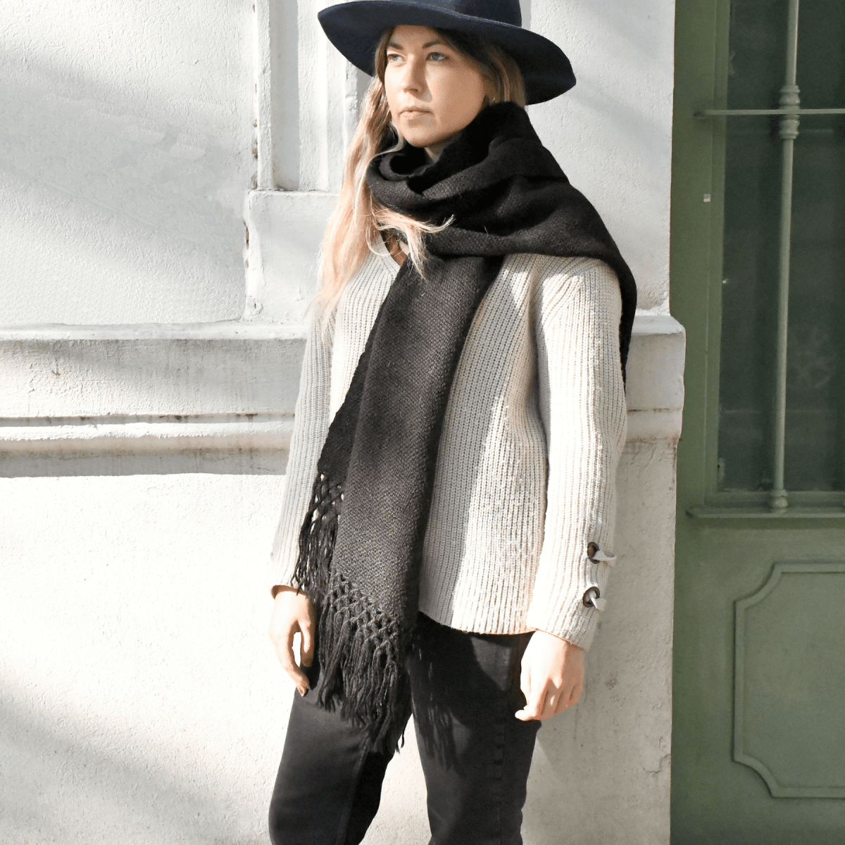 Llama Wool Knitted Scarf (Black)Gaucholife