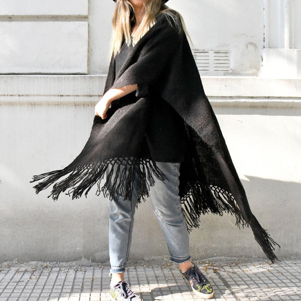 Llama Wool Knitted Shawl Poncho (Black)