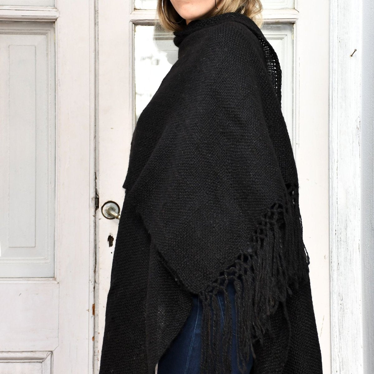 Llama Wool Knitted Shawl Poncho (Black)Gaucholife