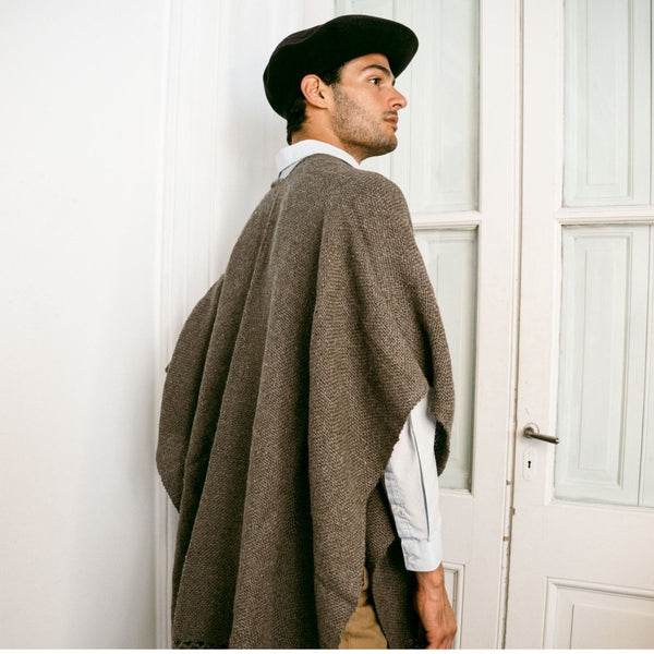 Llama Wool Knitted Shawl Poncho (Gray)